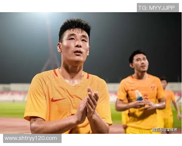 足球明星武磊亲笔签名引发粉丝热潮见证传奇时刻的珍贵收藏